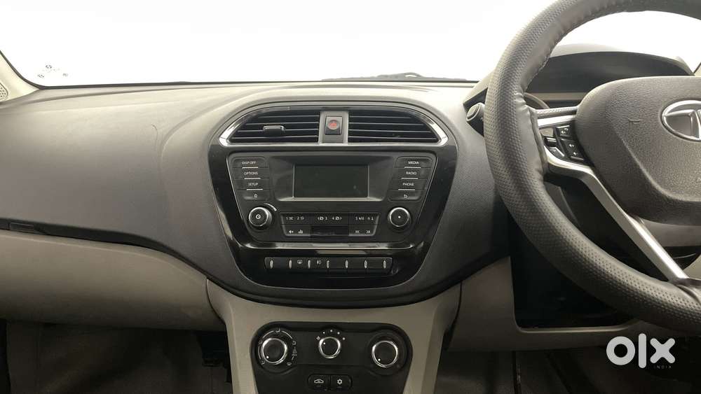 Tata Tiago Xza, 2017, Petrol