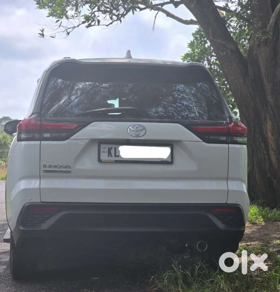 Toyota Innova Hycross 2025 Petrol 15000 Km Driven