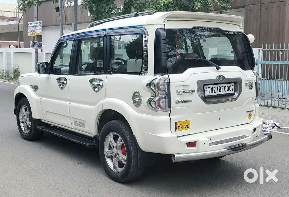 Mahindra Scorpio S10