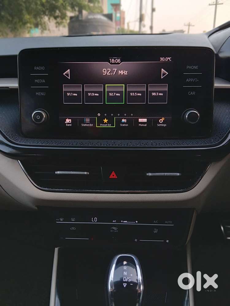 Skoda Slavia 1.0 Tsi Style At, 2023, Petrol