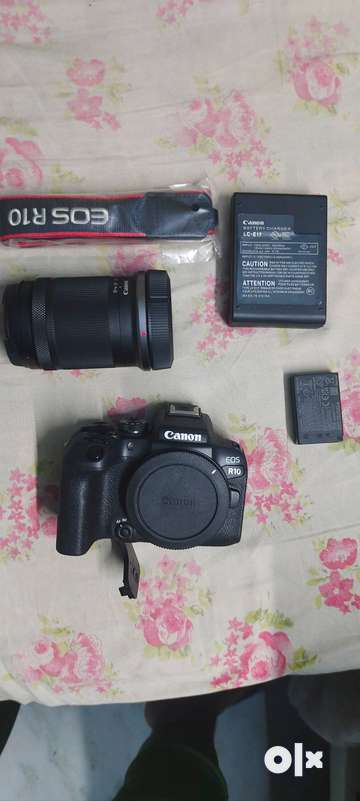 Camara Canon R10 + 18-150mm