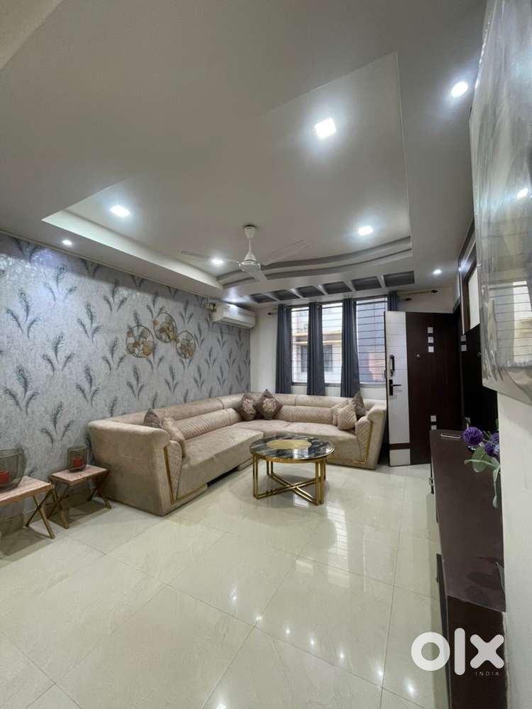 4bhk beautiful flat for sale at Zoo Road! Main Road distance-30 M
