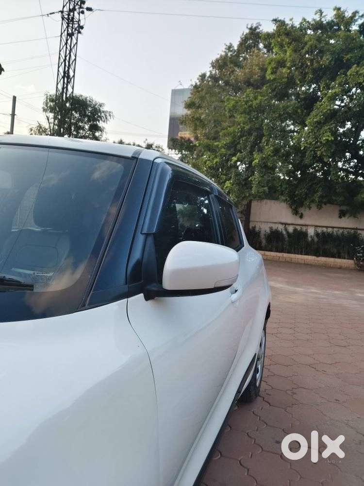 Maruti Suzuki Swift Vxi + Manual, 2022, Petrol