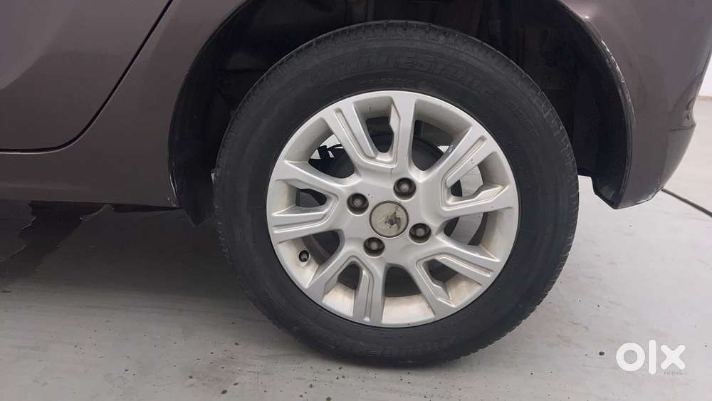 Tata Tiago Xza, 2017, Petrol