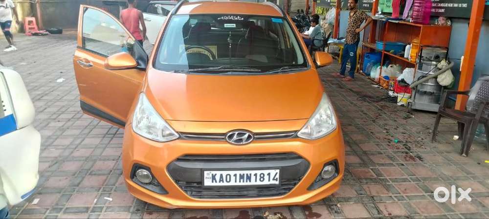 Well-maintained Hyundai Grand I10 Asta (2016), Second Owner, Only 33,0