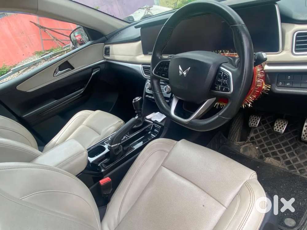 Mahindra Xuv700 2.0 Ax 7 Petrol Mt Str, 2021, Petrol