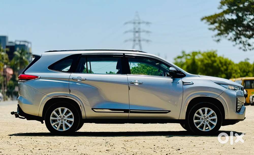 Toyota Innova Hycross 2.0 Vx Hybrid 7 Str, 2023, Petrol