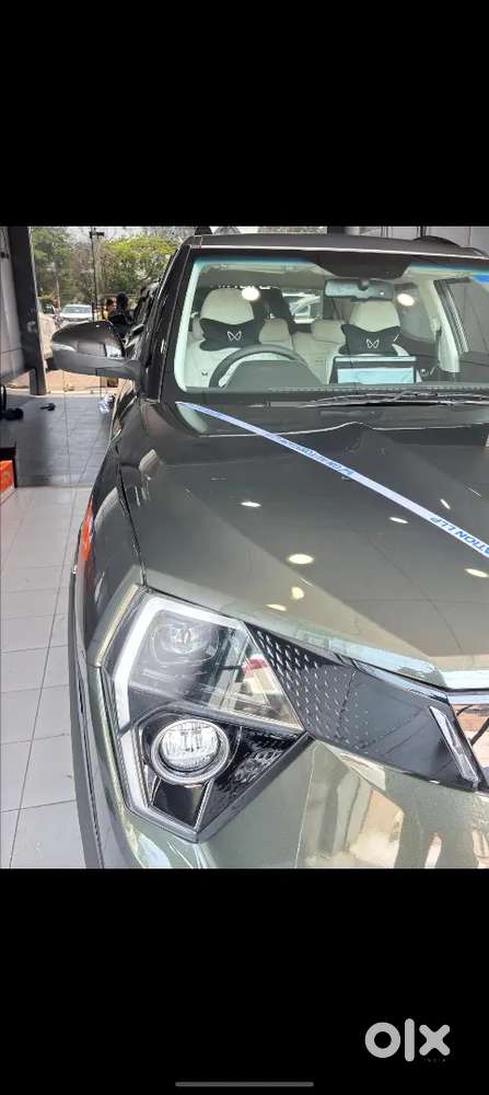10 Month New Vechile Mahindra Xuv 3xo Petrol Well Maintained,