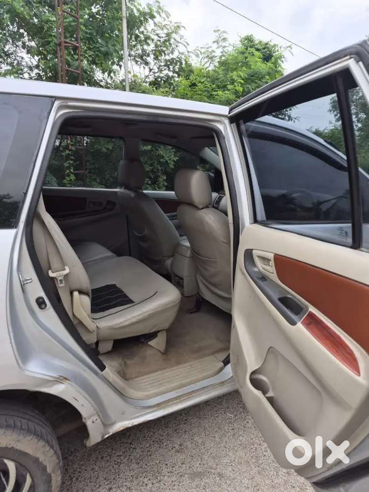Toyota Innova 2011 Diesel 7-seater Car