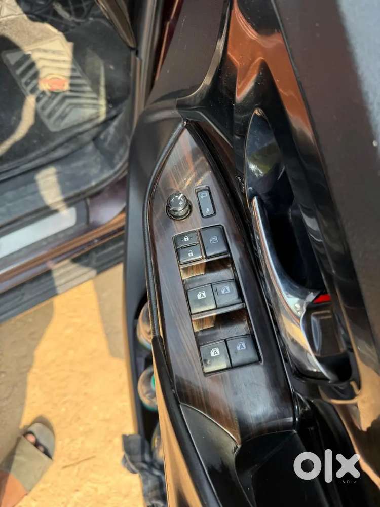 Toyota Innova Crysta 2018 Diesel 130000 Km Driven