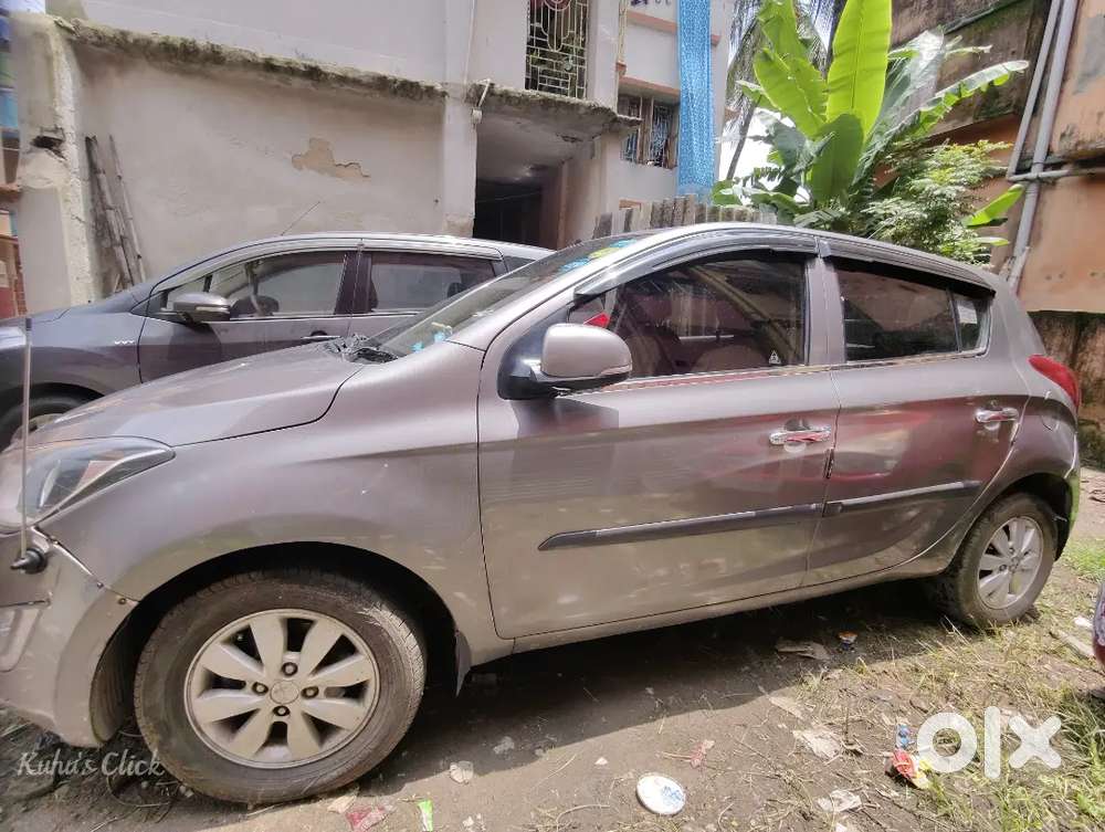 Hyundai I20 2013 Petrol Well Maintained And 30,000 Km Driven