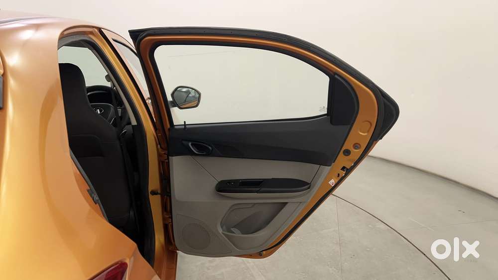 Tata Tiago 1.2 Revotron Xt, 2017, Petrol