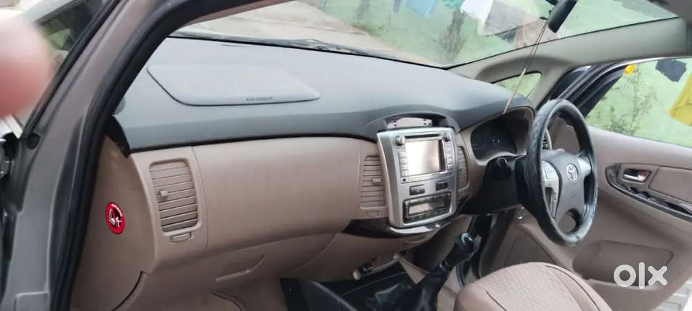 Toyota Innova 2.5 V 2014
