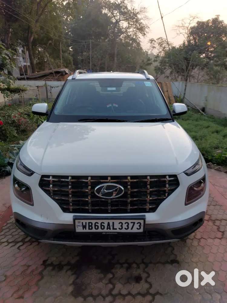 Hyundai Venue Petrol  Single Owner  Warranty Till December 26