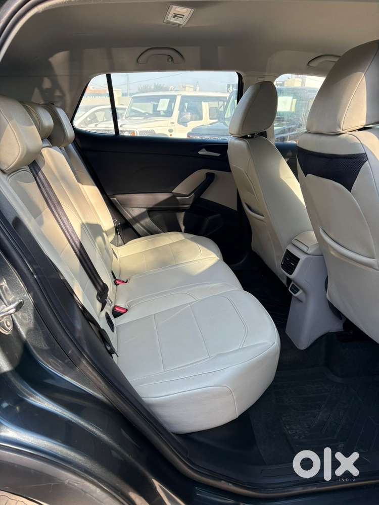 Volkswagen Taigun 1.0 Tsi Highline At, 2022, Petrol