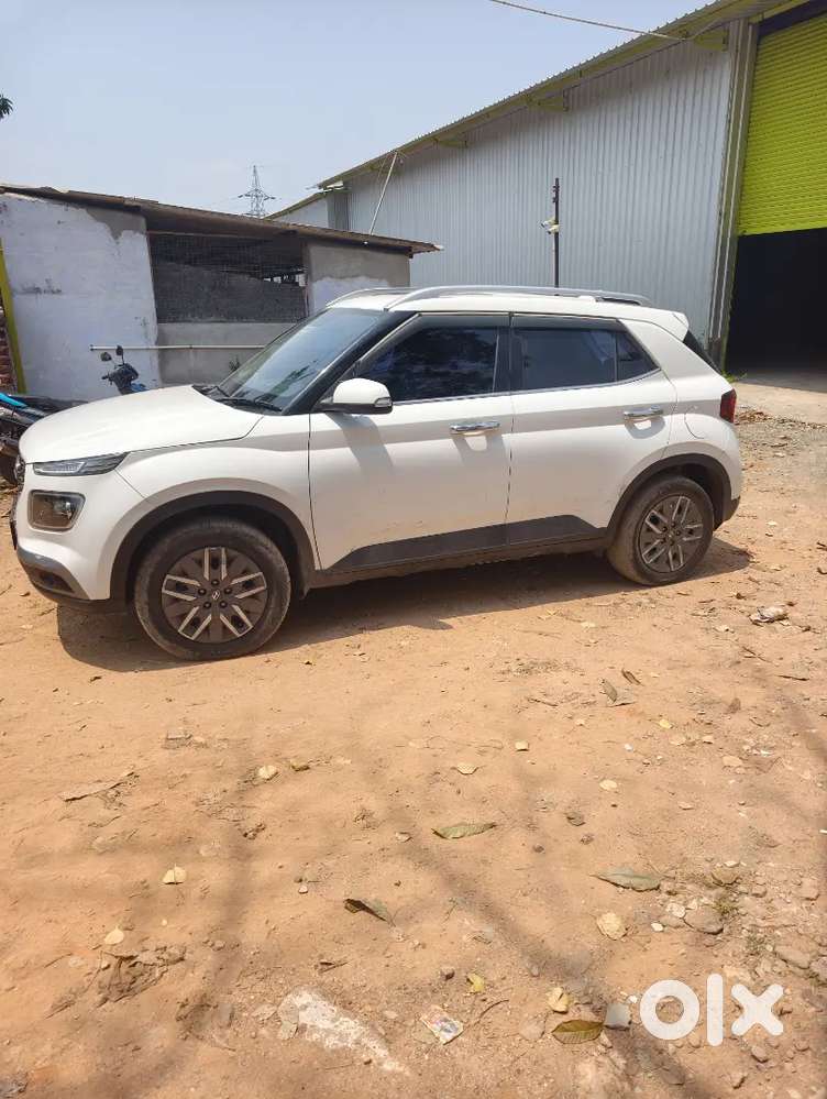 Hyundai Venue 2022 Petrol 86000 Km Driven Top End