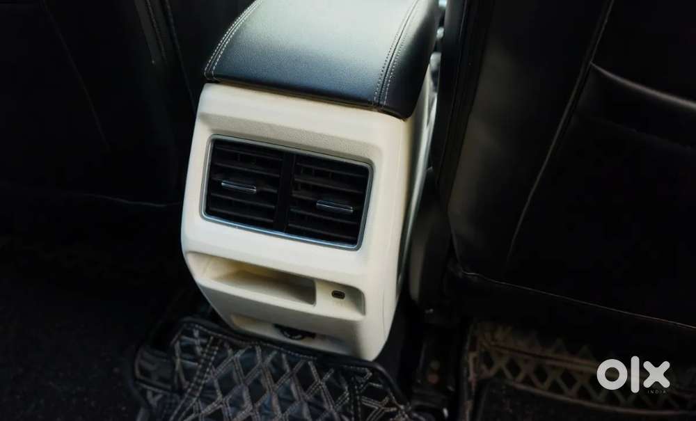Mahindra Xuv 3xo Ax5 Pm Mt, 2024, Petrol