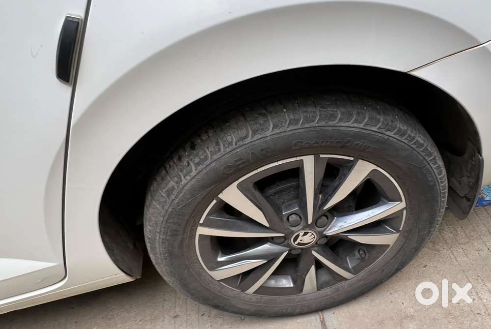 Skoda Slavia 1.5 Tsi Style At, 2023, Petrol