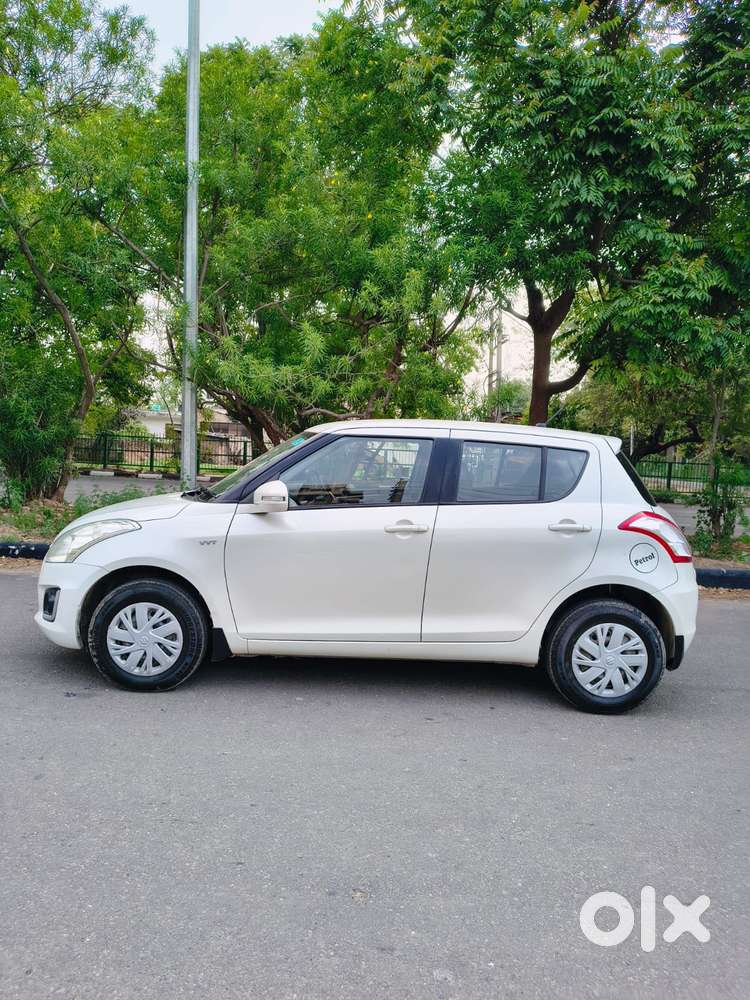 Maruti Suzuki Swift Vxi Optional, 2015, Petrol