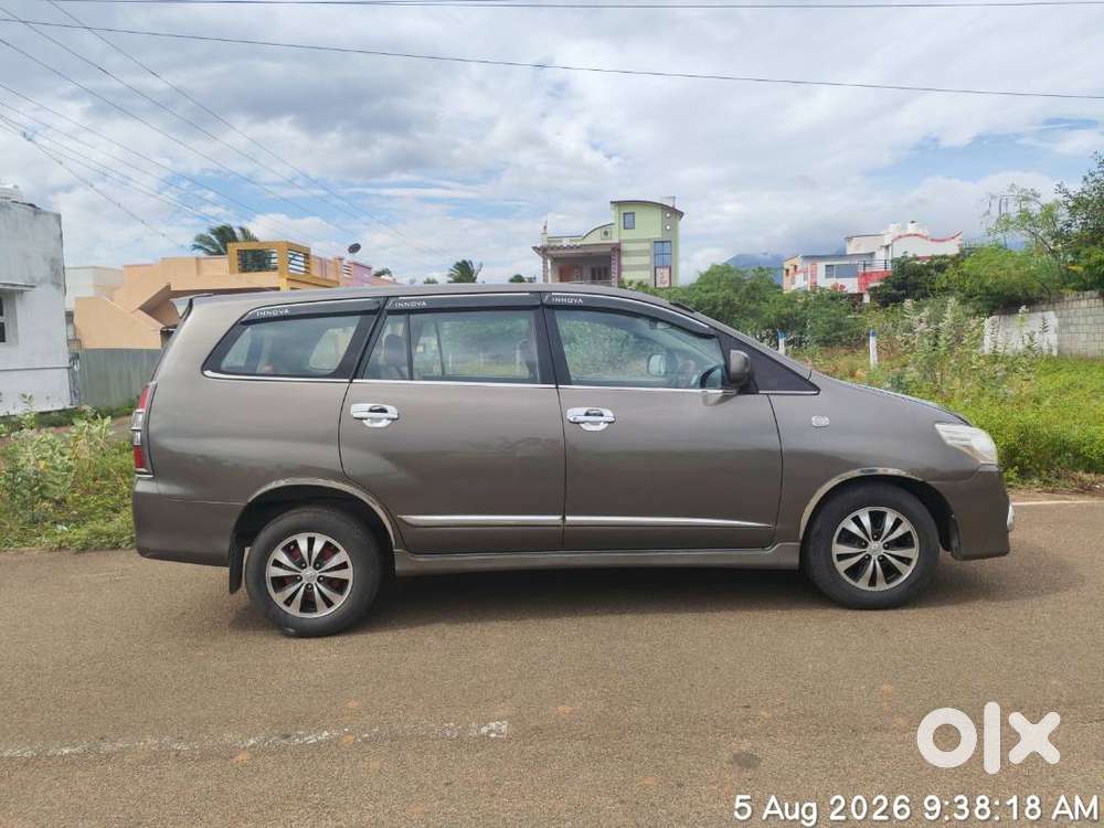 Toyota Innova 2015 Diesel 2 Variants