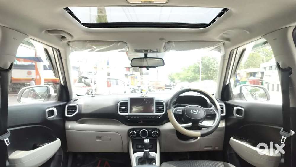 Hyundai Venue 2024 Petrol 11000 Km Driven