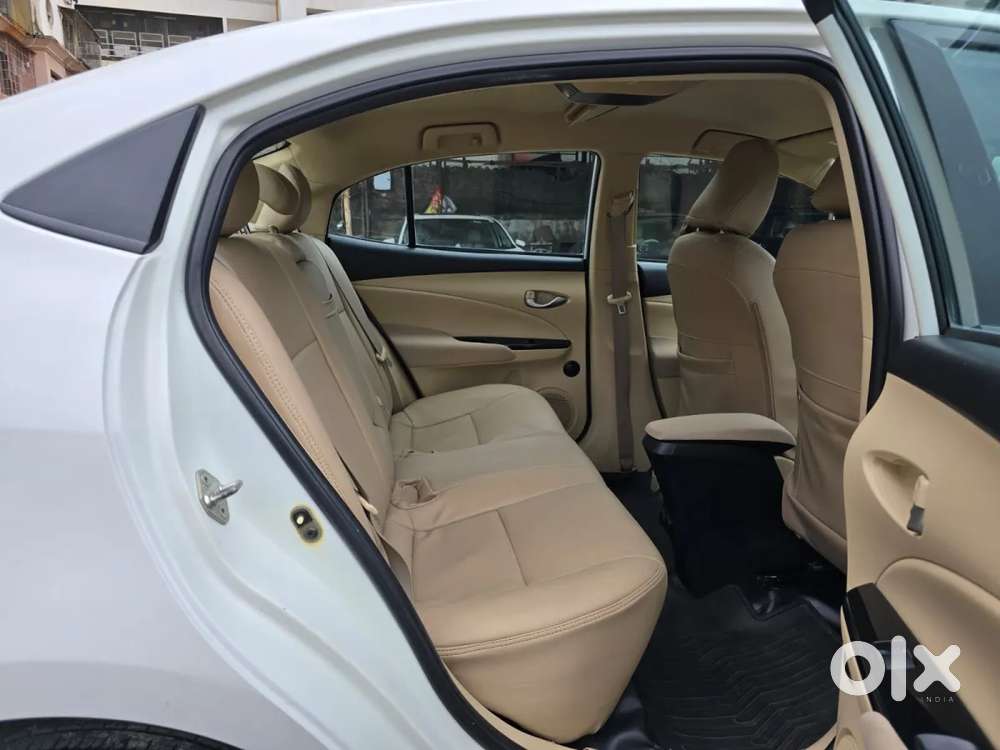 Toyota Yaris V Cvt, 2018, Petrol