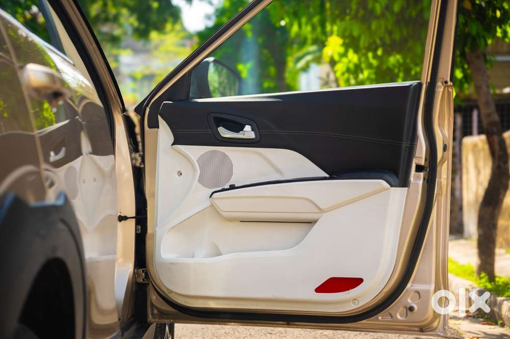 Mahindra Xuv 3xo Ax7l Petrol Mt, 2025, Petrol