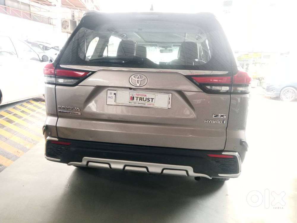 Toyota Innova Hycross, 2024, Petrol