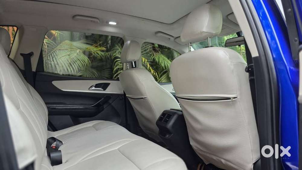 Mahindra Xuv700 2.2 Ax 5 Diesel At 7 Str, 2022, Diesel