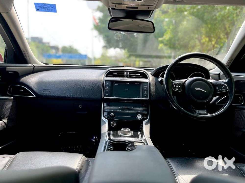Jaguar Xe Portfolio, 2018, Petrol