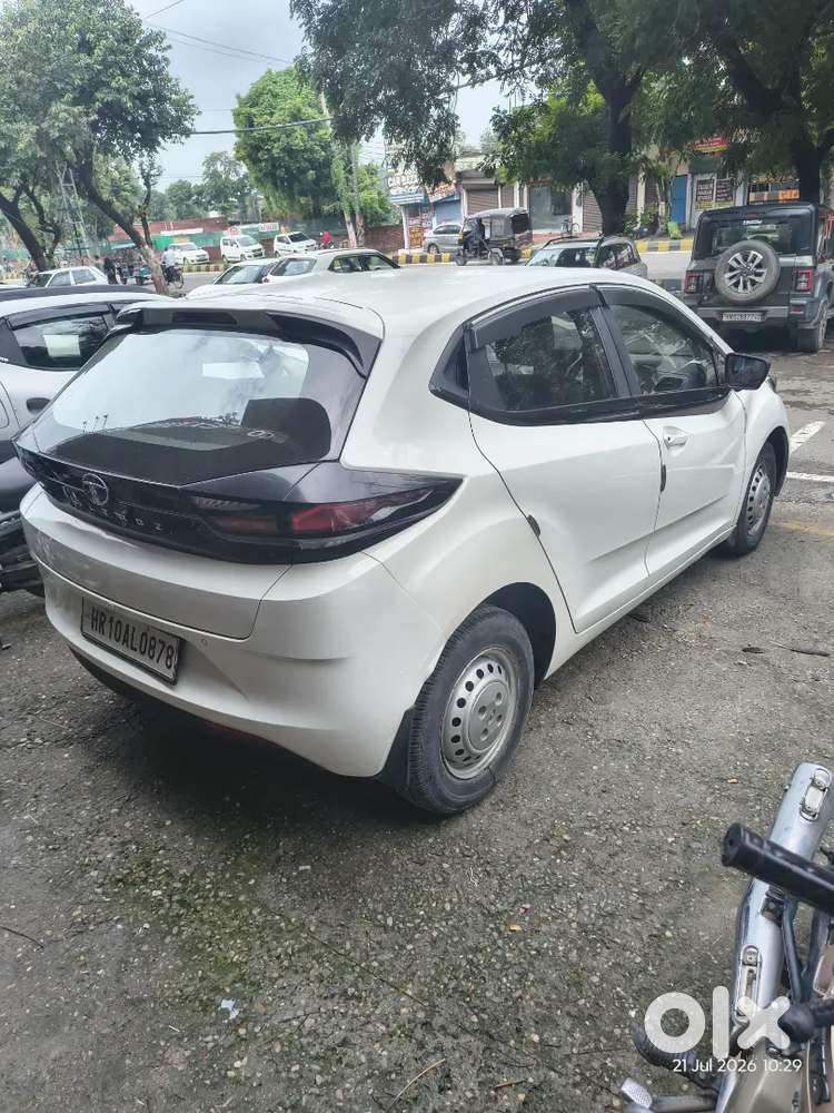 Tata Altroz 1.2 Xm 2020 Petrol Jan 2021 Registration.