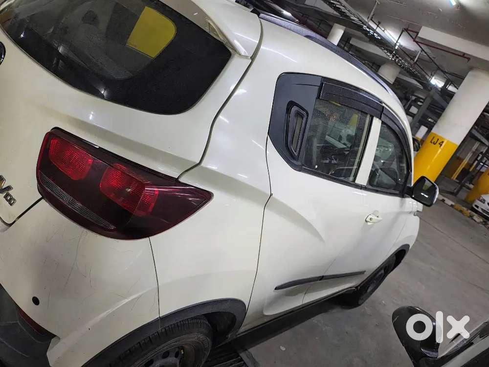 Mahindra Kuv 100