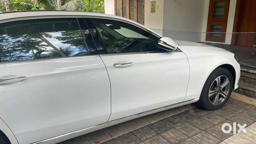 Mercedes-benz E-class 220 D With Black Roof2018 Diesel Well Maintained