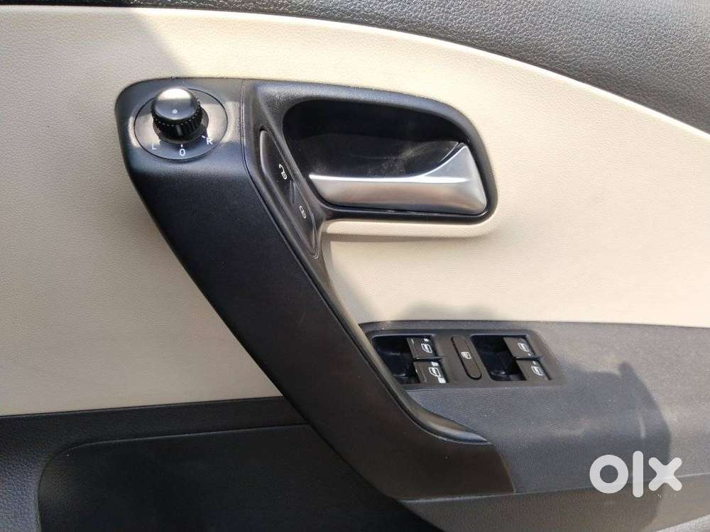 Volkswagen Polo Petrol Highline 1.6l, 2013, Petrol