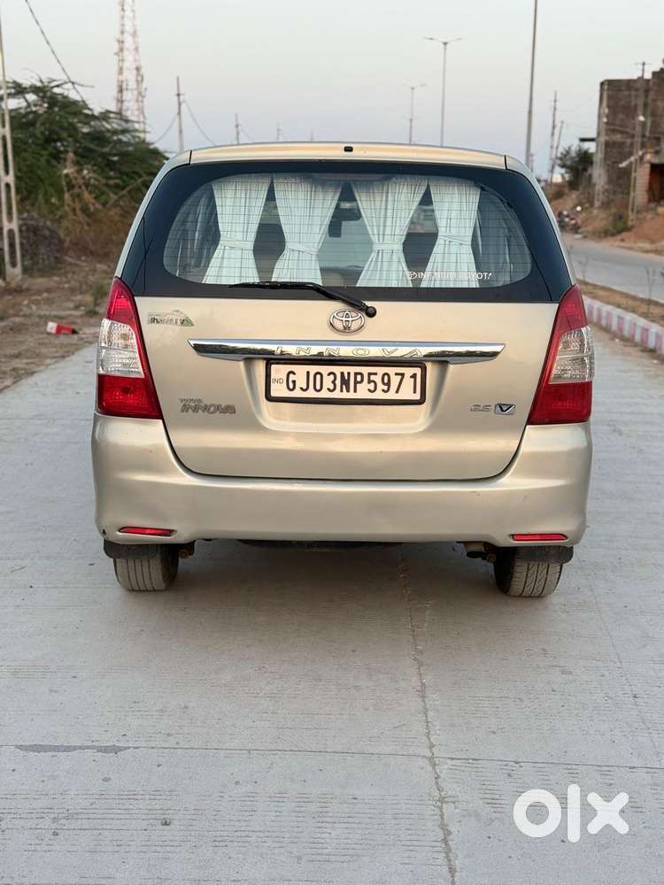 Toyota Innova 2.5 Vx 8 Str Bs-iii, 2013, Diesel