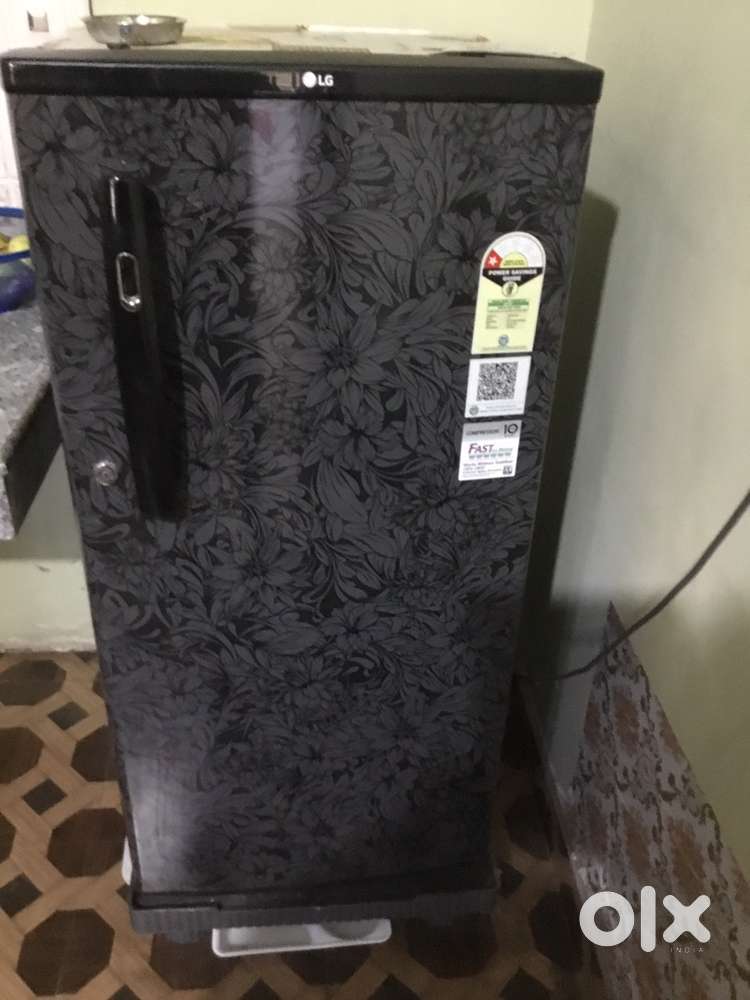 LG Refrigrqtor 2024 model used like new condition