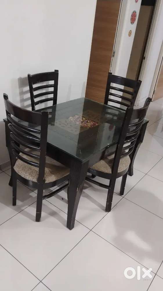 4 seater dinning table - solid wood