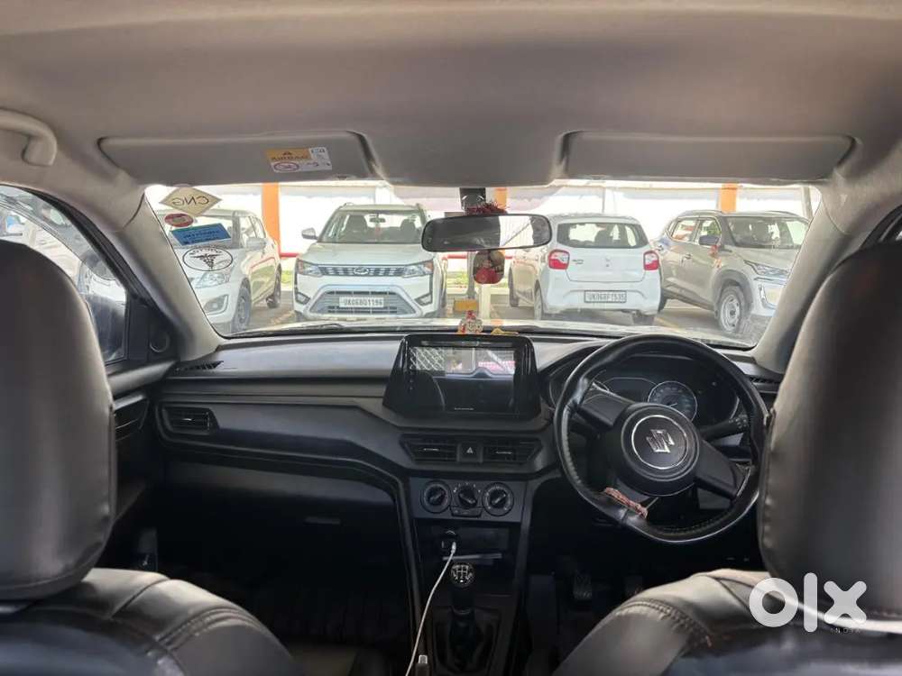 Maruti Suzuki Brezza Lxi 2024, Company Fitted Alloy Wheel