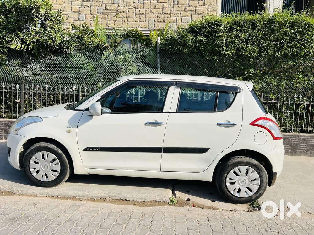 Maruti Suzuki Swift Lxi Option, 2011, Petrol