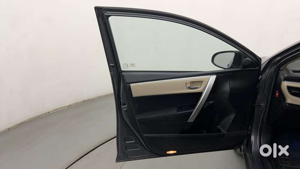 Toyota Corolla Altis 2013-2017 G At, 2015, Petrol