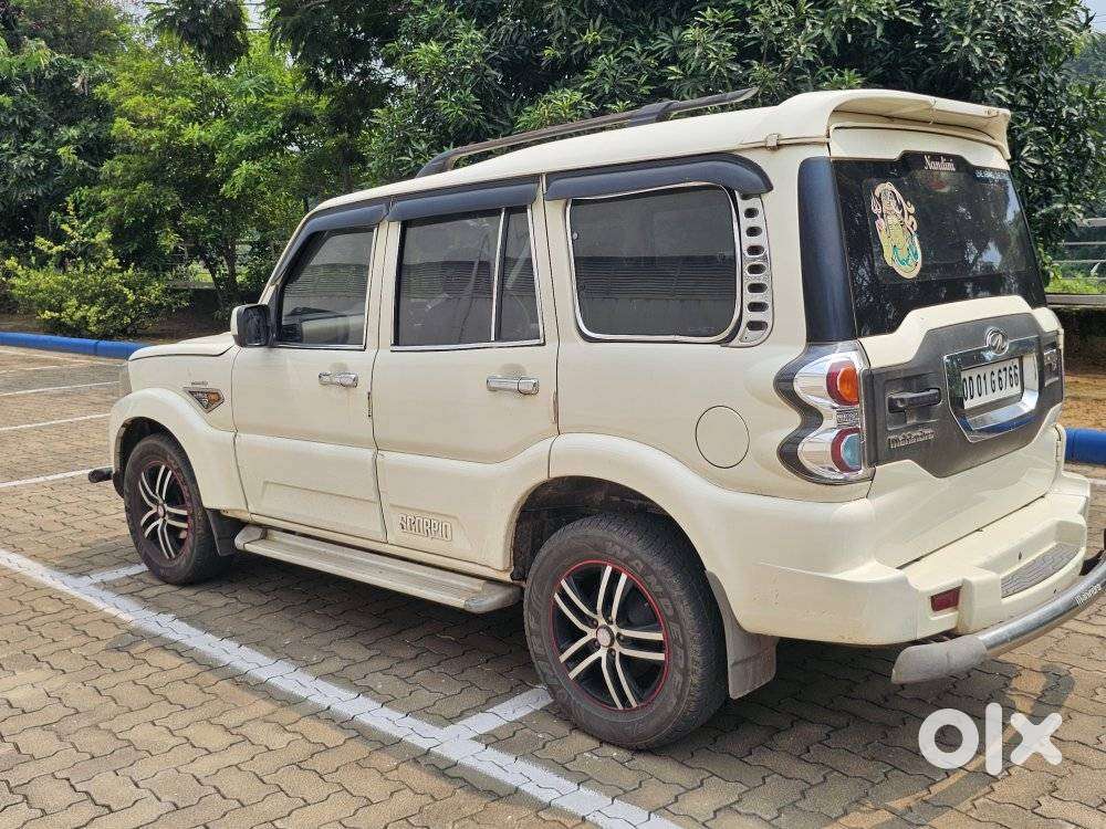 Mahindra Scorpio S4, 2015, Diesel
