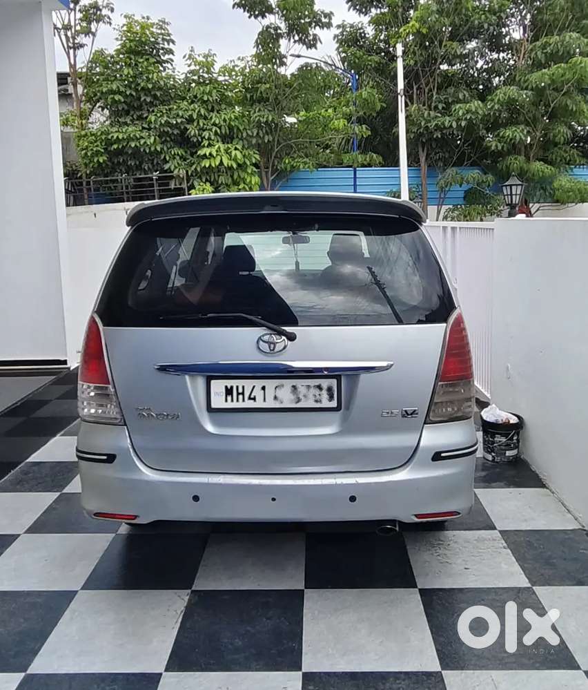 Toyota Innova 2011 Diesel 107000 Km Driven