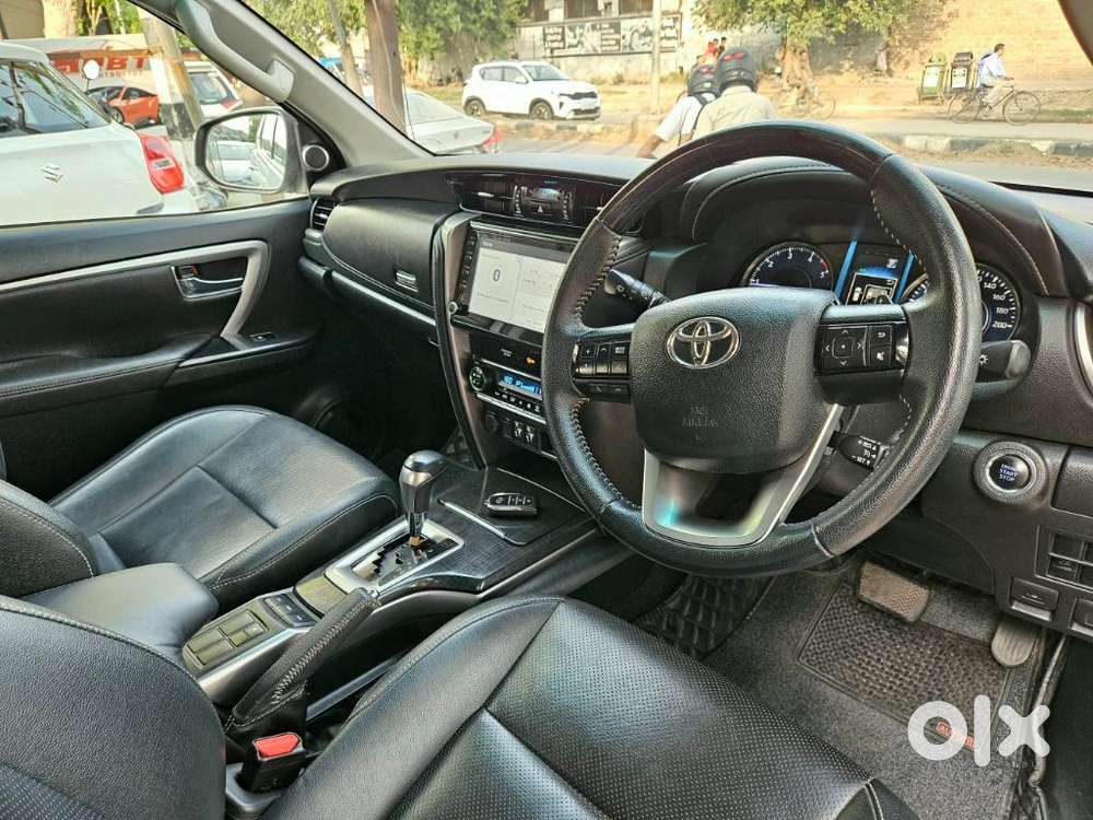 Toyota Fortuner [2021-ongoing] 2.8 2wd Diesel At, 2023, Diesel