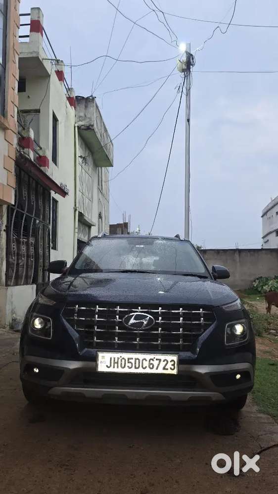 Hyundai Venue 2022 Petrol Well Maintained