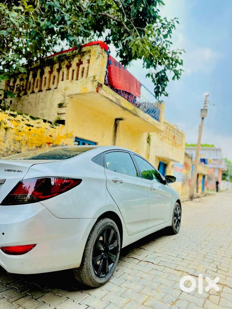 Hyundai Verna 2012