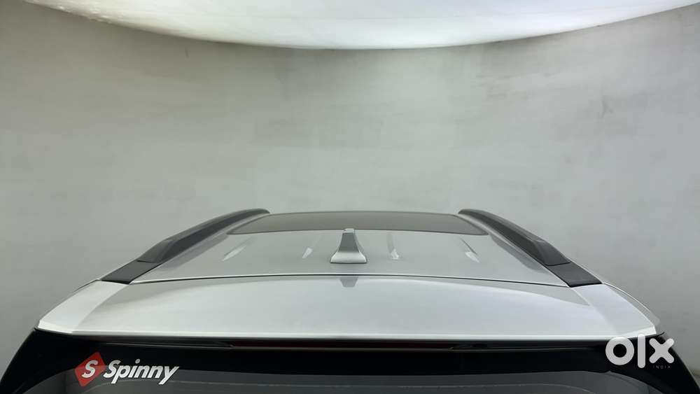 Mahindra Xuv700 2.0 Ax 5 Petrol At Str, 2022, Petrol