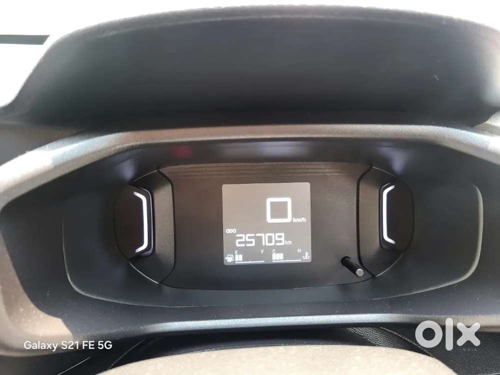 Only 25,000 Kms Citroen C3 Feel (o) Petrol 2024