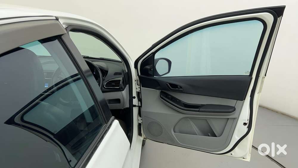 Tata Tiago 1.2 Revotron Xt Option, 2023, Petrol