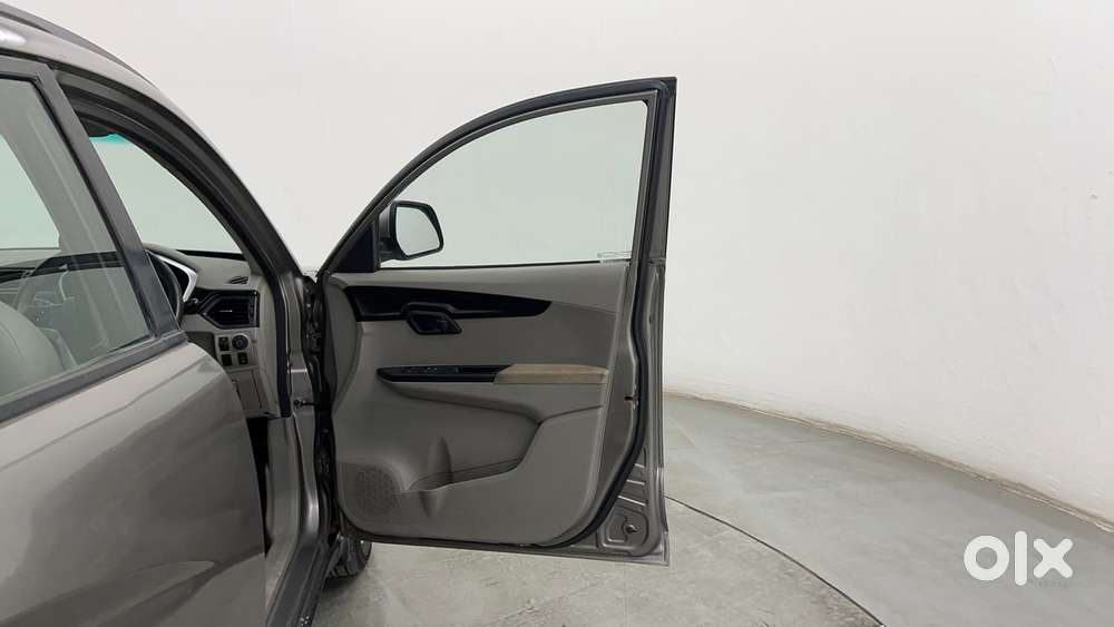 Mahindra Kuv 100 Mfalcon G80 K8, 2016, Petrol