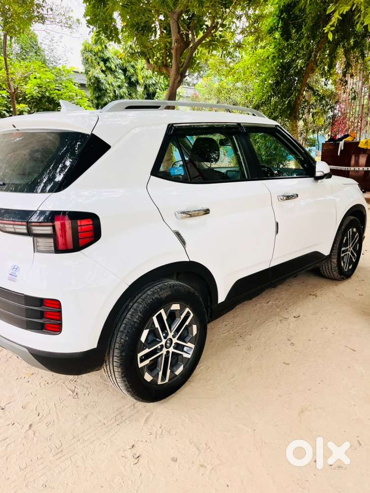 Hyundai Venue 2022 Diesel Well Maintained